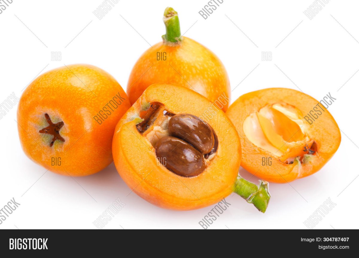 Оранжевый фрукт мушмула