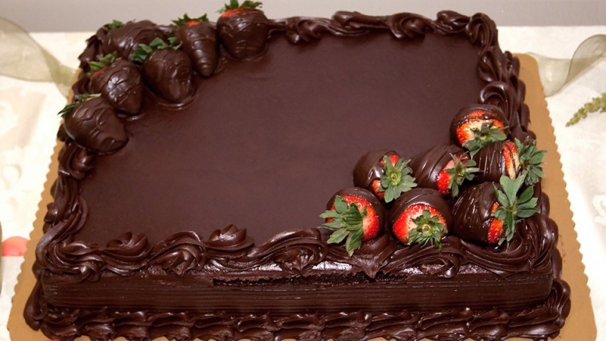 Шоколадный торт для мальчика