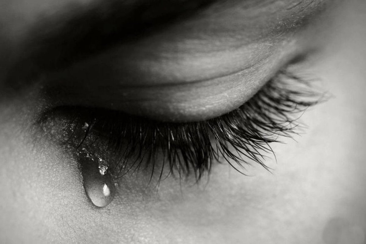 Картинки девушка плачет (49 фото)