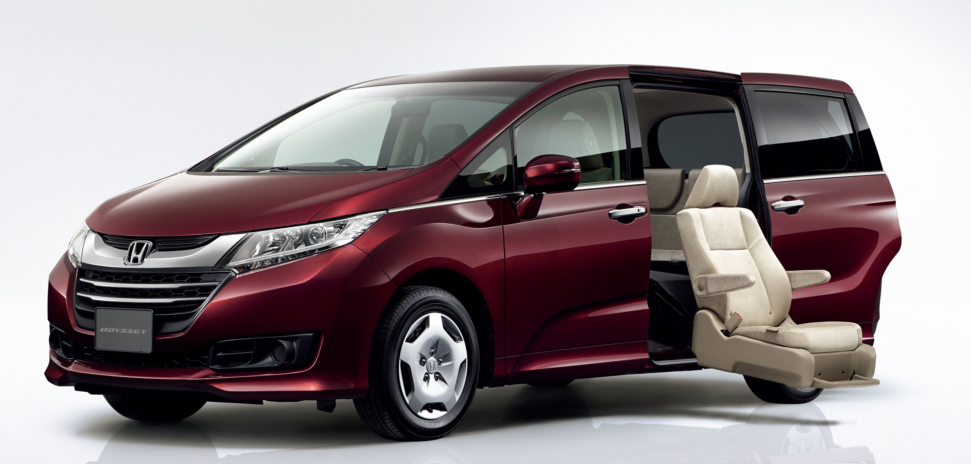 Минивэны список. Honda Odyssey 2014. Хонда Одиссей 2014. Хонда Одиссей 7 местная. Минивэн Хонда Одиссей 2014.