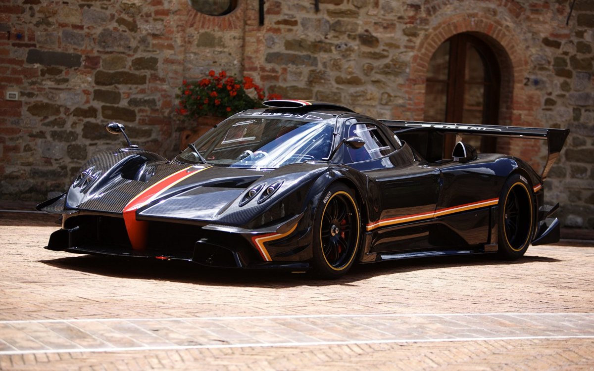 Pagani Huayra - характеристики, фото, цена.