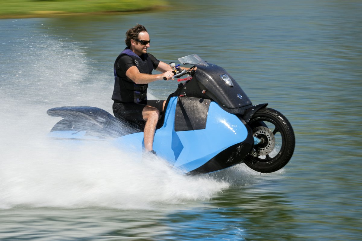 Мотоцикл на воде